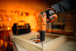 Električna bušilica sa podešavanjem obrtnog momenta VLN 240 