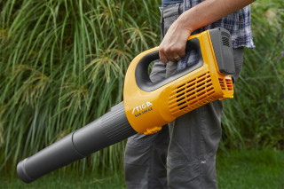 Akumulatorski duvač STIGA SAB 100 AE Kit 