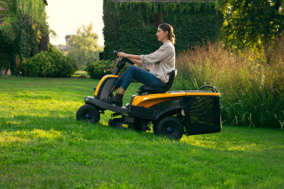 Akumulatroski traktor Stiga Swift 372e 