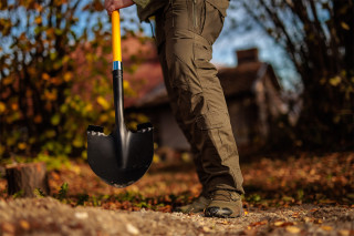 Ašov špicasti sa fiberglass drškom Bomber 