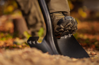 Ašov špicasti sa fiberglass drškom Bomber 