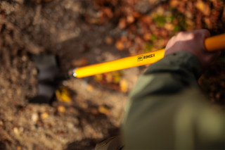 Ašov špicasti sa fiberglass drškom Bomber 