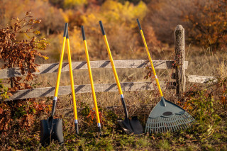 Ašov špicasti sa fiberglass drškom Bomber 