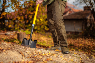 Lopata kvadratna sa fiberglass drškom Bomber 