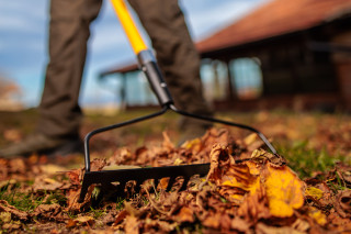 Grabulja 14 zuba sa fiberglass drškom Bomber 