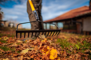 Grabulja 14 zuba sa fiberglass drškom Bomber 