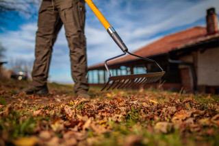 Grabulja 14 zuba sa fiberglass drškom Bomber 