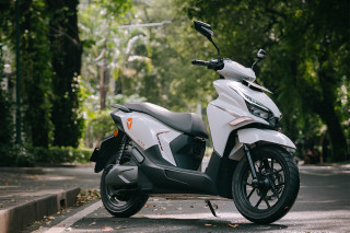 Baterijski skuter Yadea Velax 72V 30Ah Li - sivi 