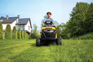 Akumulatorska traktor kosačica Stiga Estate 384 E ePower Pro 