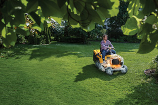 Akumulatorska traktor kosačica Stiga Estate 384 E ePower Pro 