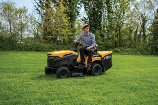 Akumulatorska traktor kosačica Stiga Estate 384 E ePower Pro 