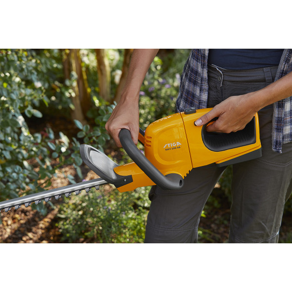 Akumulatroski trimer za zivu ogradu STIGA SHT 100 AE Kit 