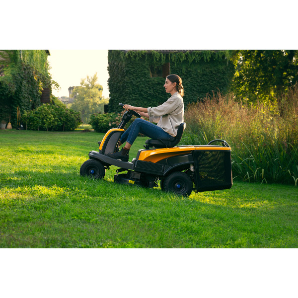 Akumulatroski traktor Stiga Swift 372e 