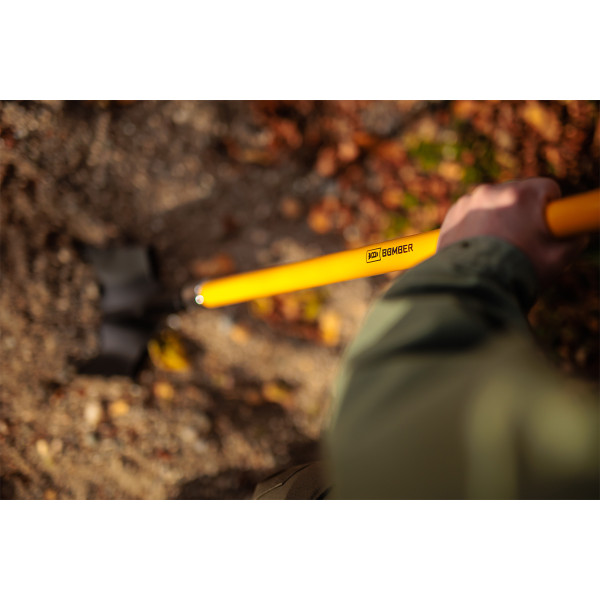 Ašov špicasti sa fiberglass drškom Bomber 