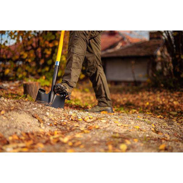Lopata kvadratna sa fiberglass drškom Bomber 