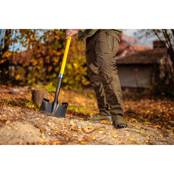 Lopata kvadratna sa fiberglass drškom Bomber 