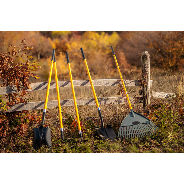 Lopata kvadratna sa fiberglass drškom Bomber 