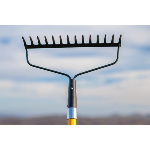 Grabulja 14 zuba sa fiberglass drškom Bomber 