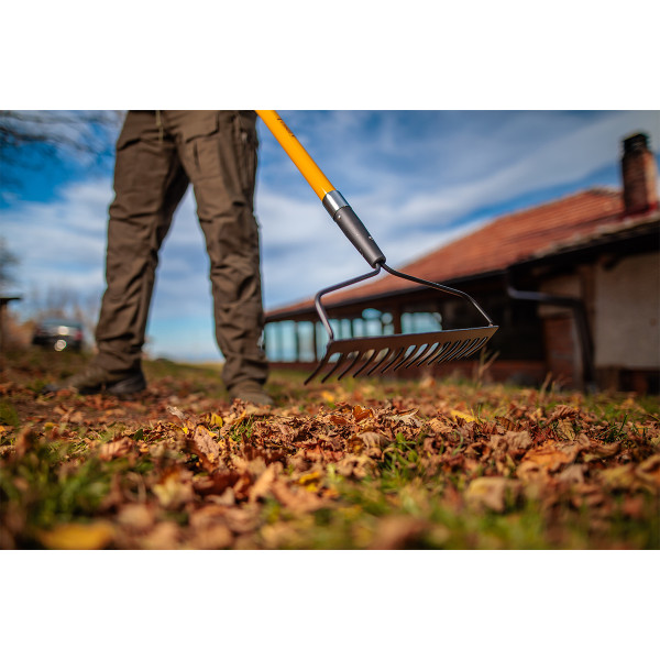 Grabulja 14 zuba sa fiberglass drškom Bomber 