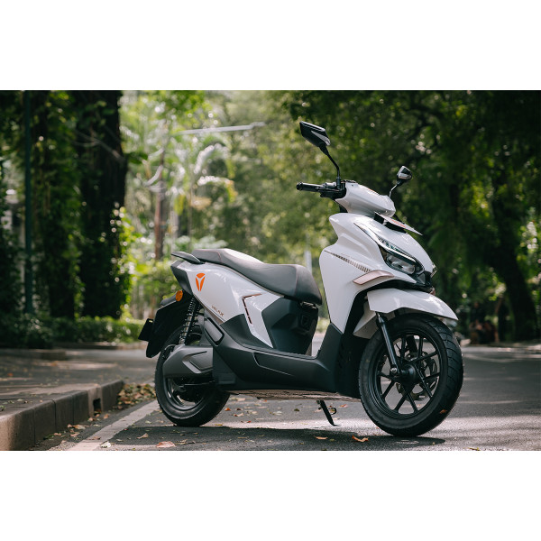 Baterijski skuter Yadea Velax 72V 30Ah Li - sivi 