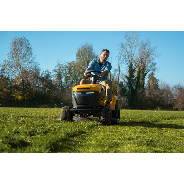 Akumulatorska traktor kosačica Stiga Tornado 398 E ePower Pro 