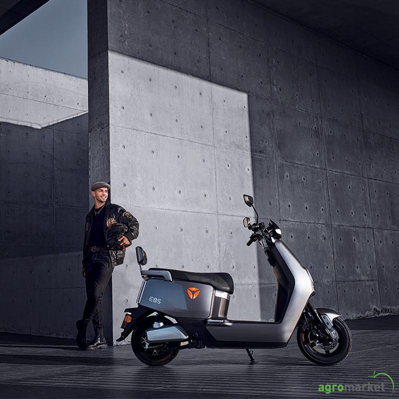 Baterijski skuter Yadea E8S 72V 38Ah - sivi 